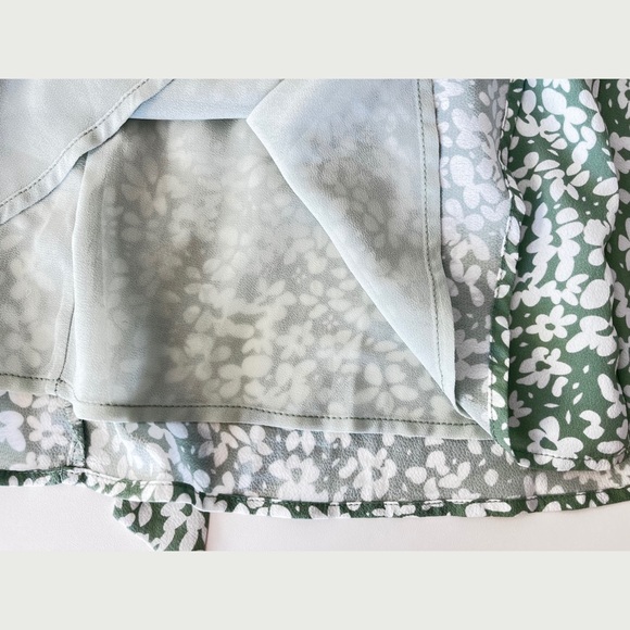 Green & White Floral Mini Dress – Size S - Picture 10 of 13